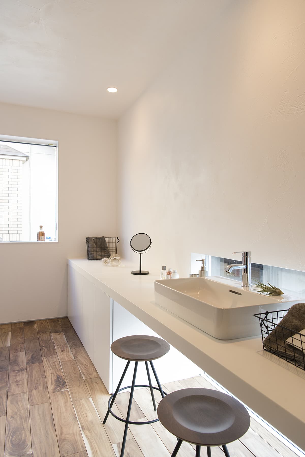 清潔感のある白で統一された洗面